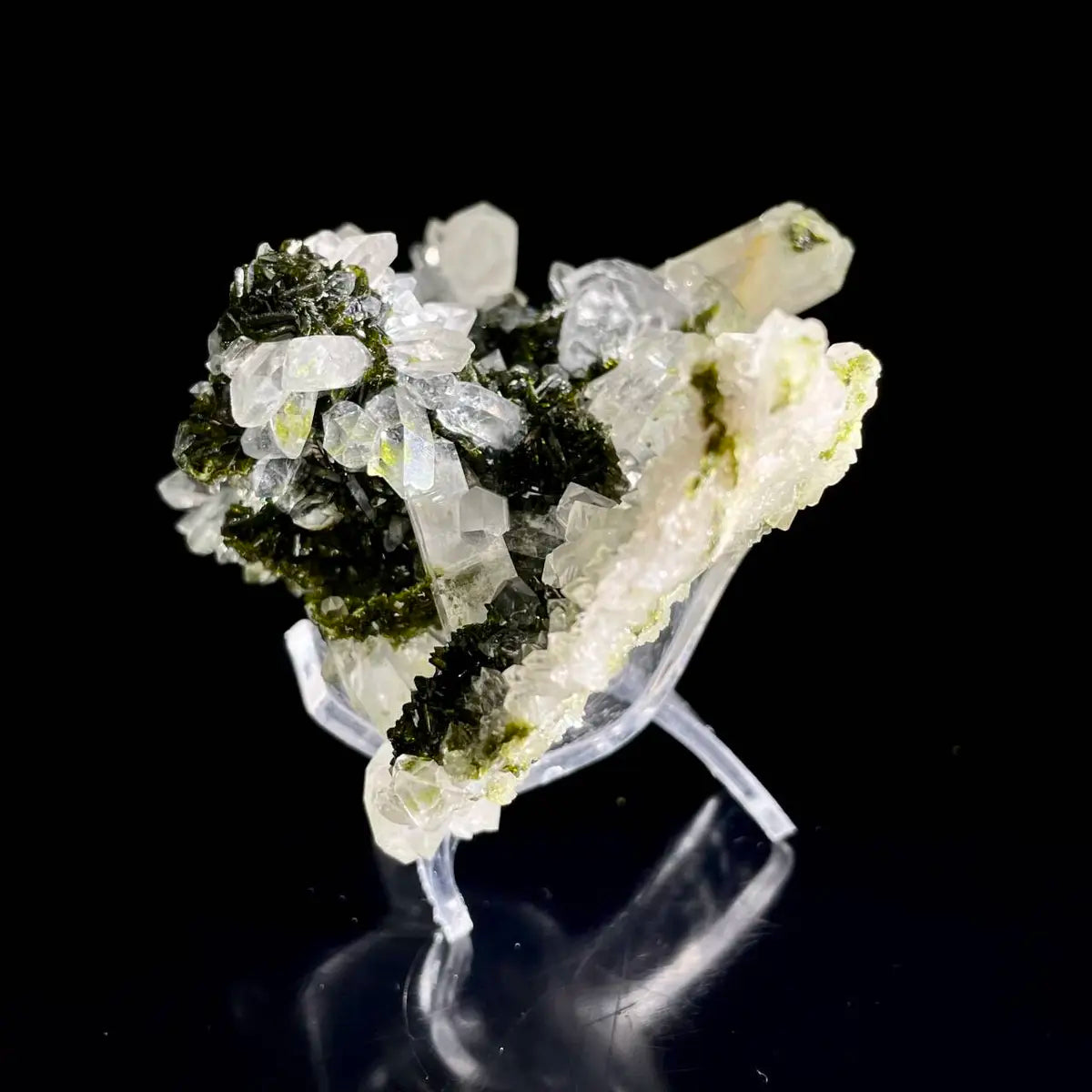 Natural Epidote with quartz from Sichuan, China | 260 g | 11*7*5 cm