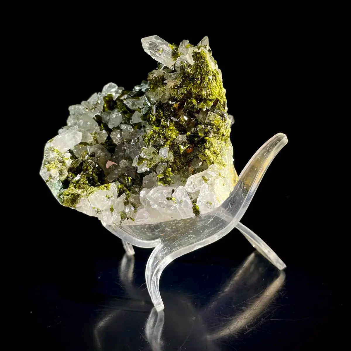 Natural Epidote with quartz from Sichuan, China | 360 g | 7*9*6cm