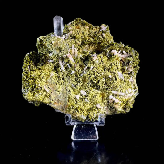 Natural Epidote with quartz from Sichuan, China | 200 g | 9.5*8*2 cm