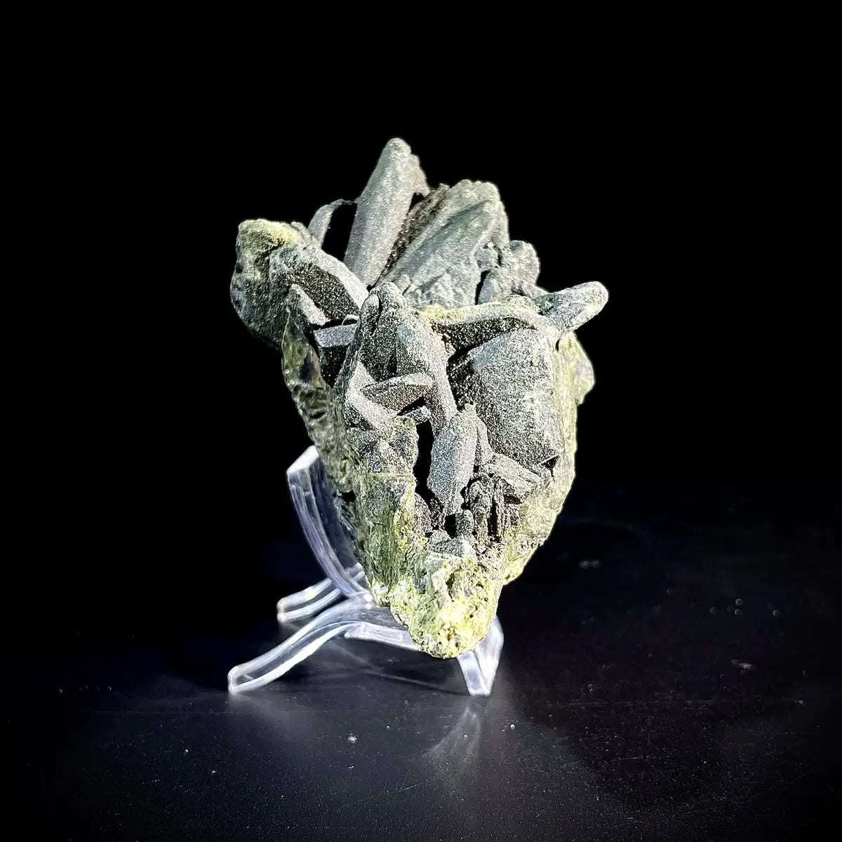 Natural Green Tourmaline Specimen | Madagascar | 250 g | 10*3*6 cm