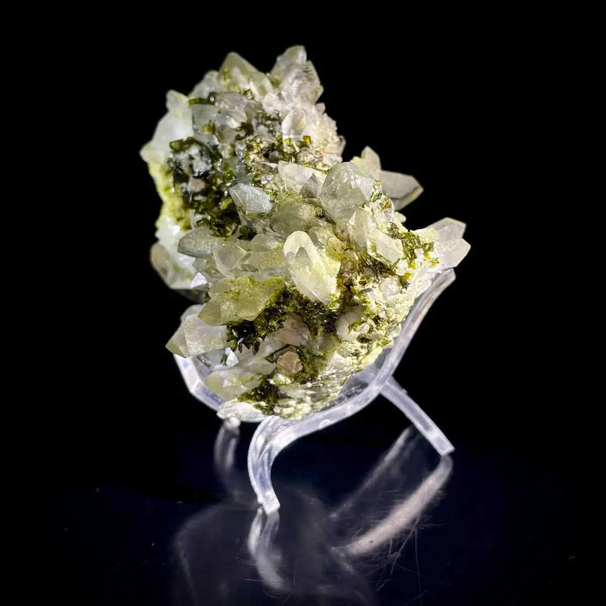 Natural Epidote with quartz from Sichuan, China | 230 g | 8*5.5*4 cm