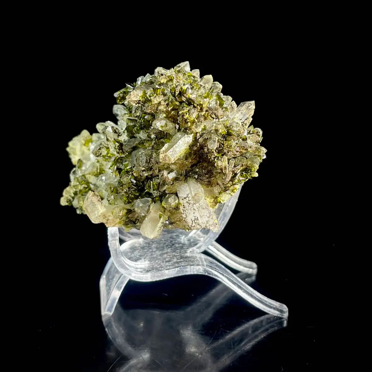 Natural Epidote with quartz from Sichuan, China | 150 g | 4*7*3 cm