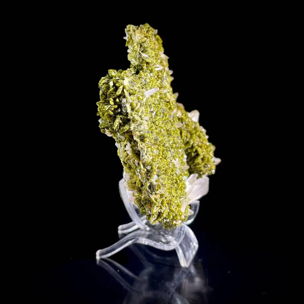 Natural Epidote with quartz from Sichuan, China | 200 g | 9.5*8*2 cm