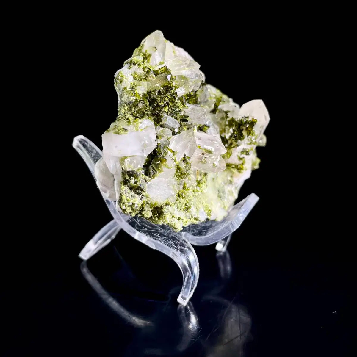 Natural Epidote with quartz from Sichuan, China | 140 g | 7*5*3 cm